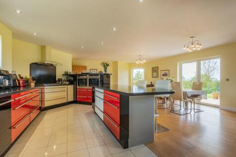 Kitchen/B&#39;fast Room