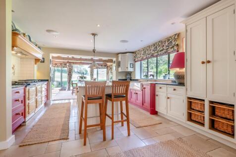 Kitchen/B&#39;fast Room