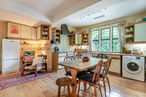 Kitchen/B&#39;fast Room