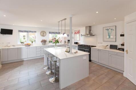 Kitchen/B&#39;fast Room