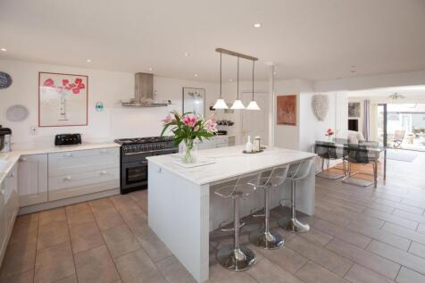 Kitchen/B&#39;fast Room