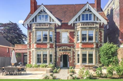 7 Elm Grove Road