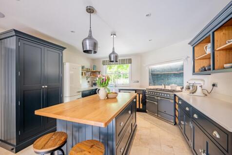 Kitchen/B&#39;fast Room