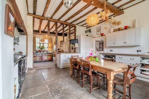 Kitchen/B&#39;fast Room