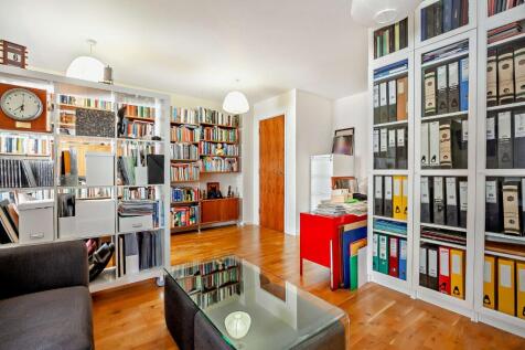 Bedroom 2/Study