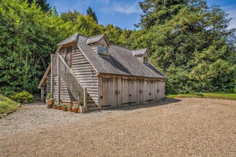 Garage/Annexe Above