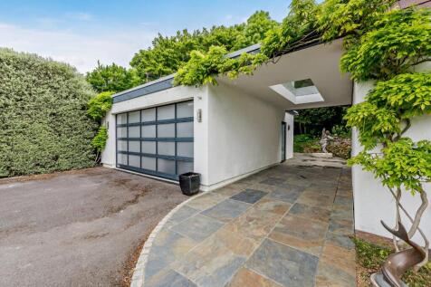 Driveway/Garage