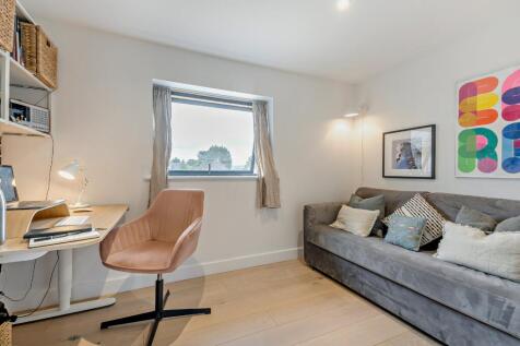 Bedroom 4/Study