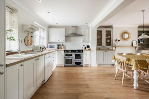 End Cottage Kitchen