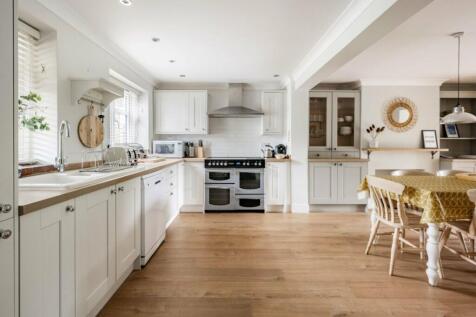 End Cottage Kitchen