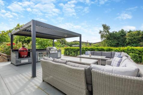 Outdoor Kitchen