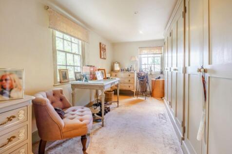 Bedroom/Dressing Rm
