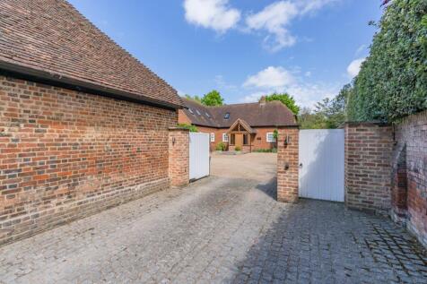 Entrance/Driveway