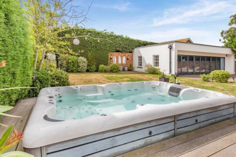 Swim Spa/Jacuzzi