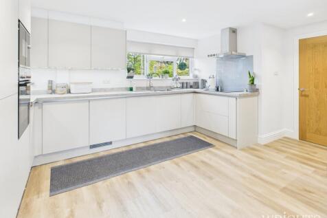 Kitchen / Living Area