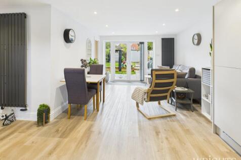 Kitchen / Living Area