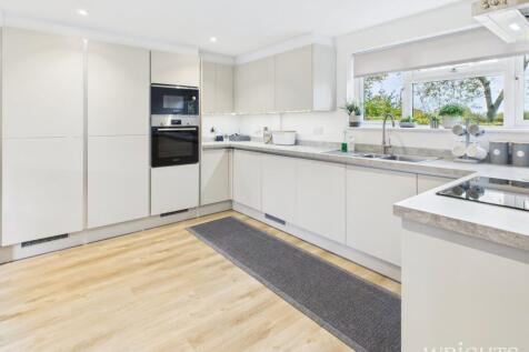 Kitchen / Living Area