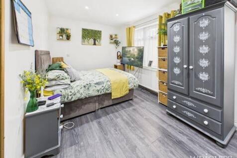 Bedroom One/Reception