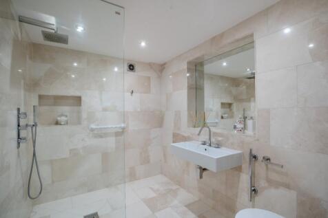 Groundfloor Shower