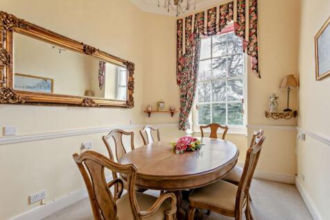 Bedroom/Dining Room