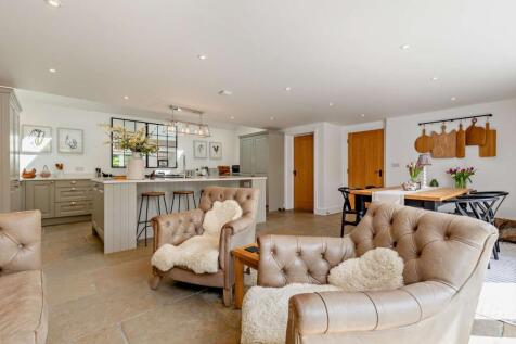 Living Area/Kitchen