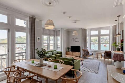 Living/Dining Area