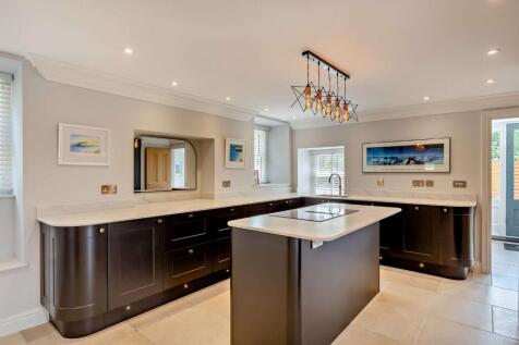 Kitchen &amp; Breakfast