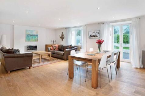 Living/Dining Area