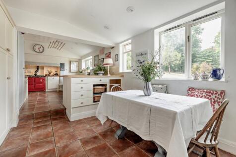 Kitchen/Dining Area