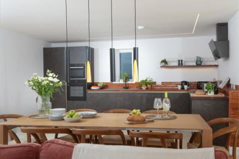 Kitchen &amp; Dining