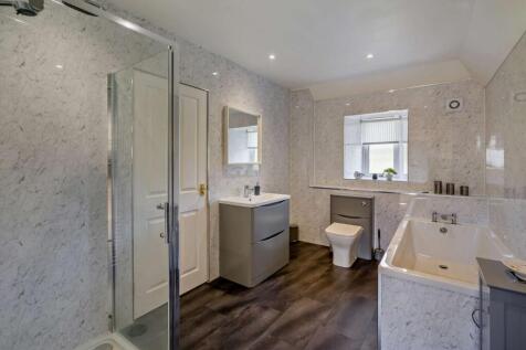 Jack &amp; Jill Bathroom