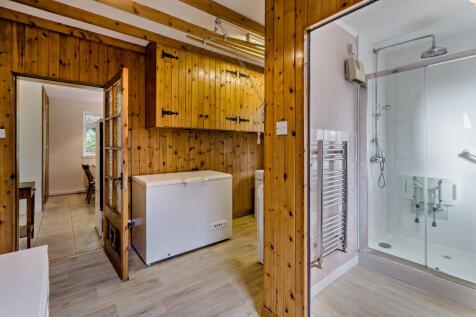 Utility&#43;shower Room