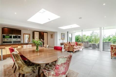 Dining/Sitting Area