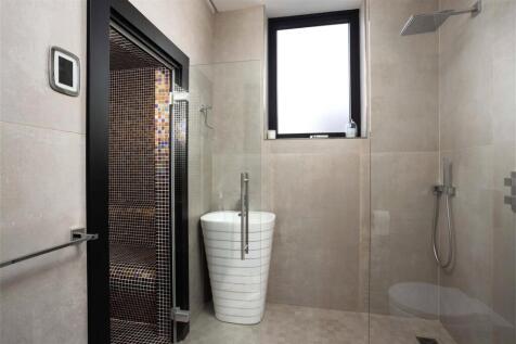 Shower &amp; Sauna
