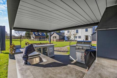 Outdoor Kitchen