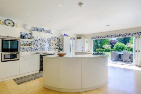 Kitchen/B&#39;fast Room