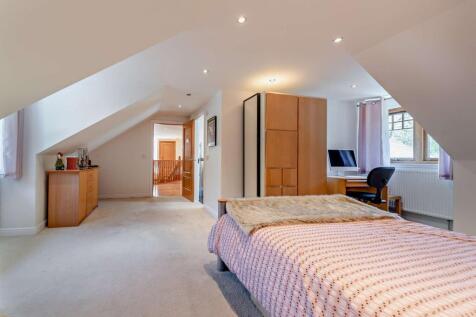 Large Bedrom