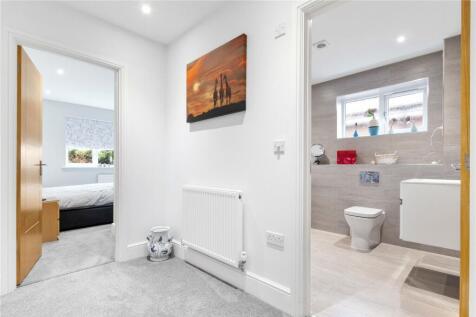 Bedroom/Bathroom