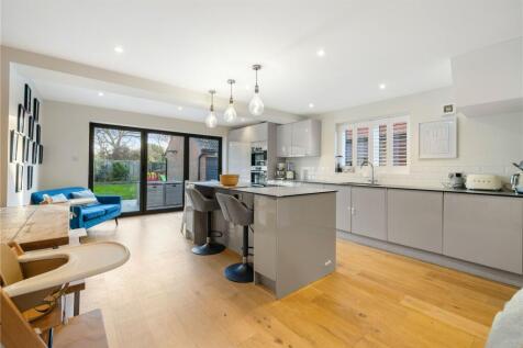 Kitchen/Dining Area