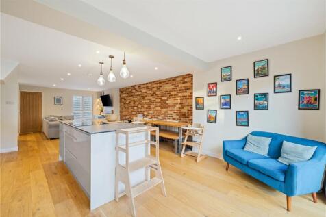 Kitchen/Dining Area