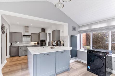Kitchen/Sun Room