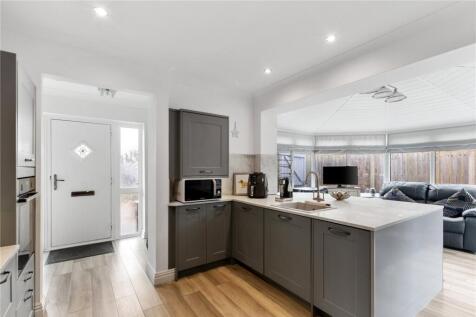 Kitchen/Sun Room