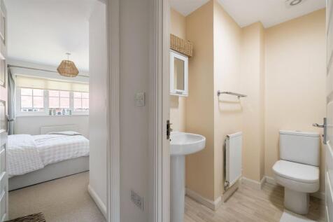Bedroom/Bathroom