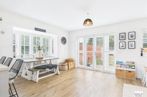 Living/Dining Area