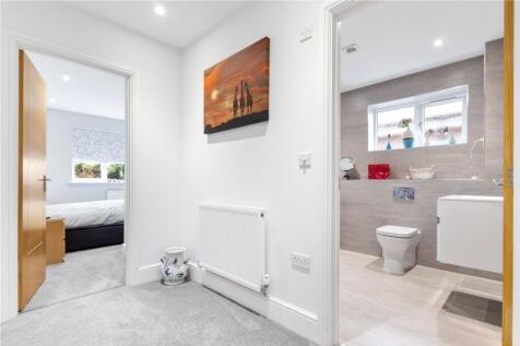 Bedroom/Bathroom