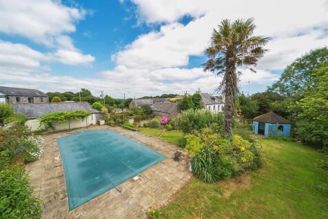 Pool &amp; Summer House
