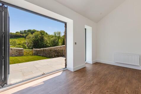A36 - Barns &#64; Higher Court Barns, Littlehempston -