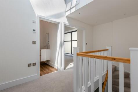 A40 - Barns &#64; Higher Court Barns, Littlehempston -