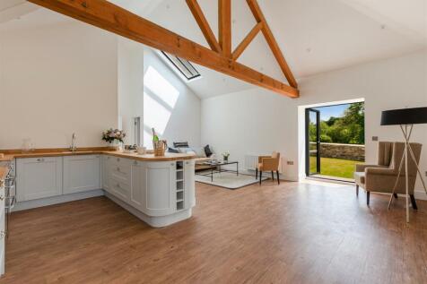 A06 - Barns &#64; Higher Court Barns, Littlehempston -