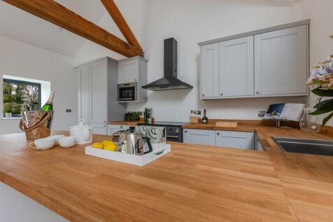 A05 - Barns &#64; Higher Court Barns, Littlehempston -